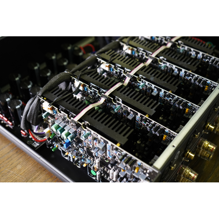 Model 5000x 5-Channel Amplifier