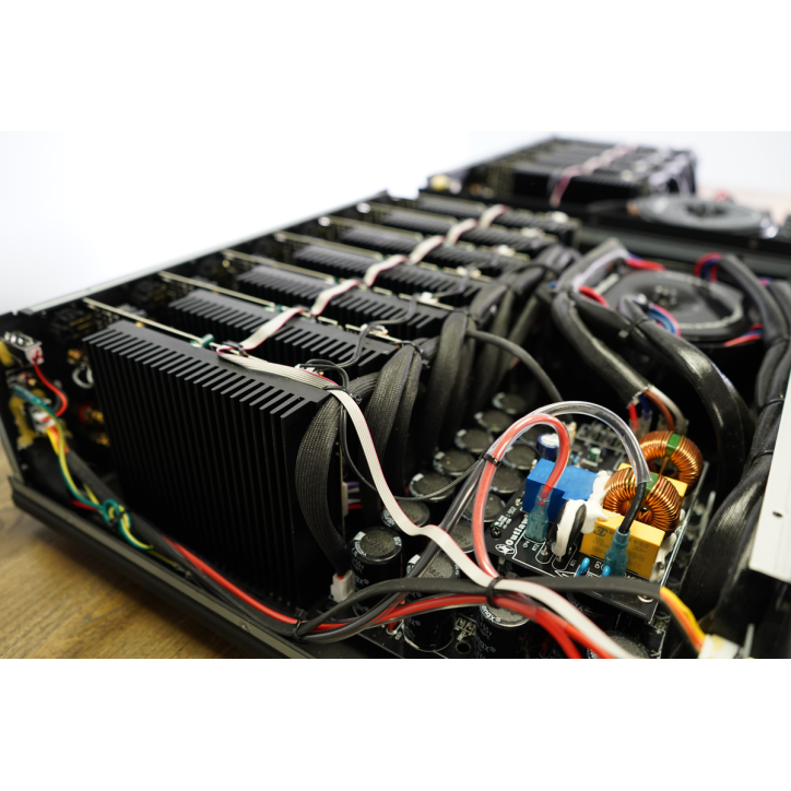 Model 7000x 7-Channel Amplifier