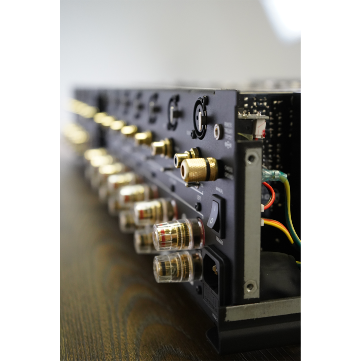Model 7000x 7-Channel Amplifier